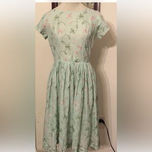 GLORIA SWANSON VINTAGE: Embroidered Floral Day Dress SZ.S (MINT GREEN-PINK)